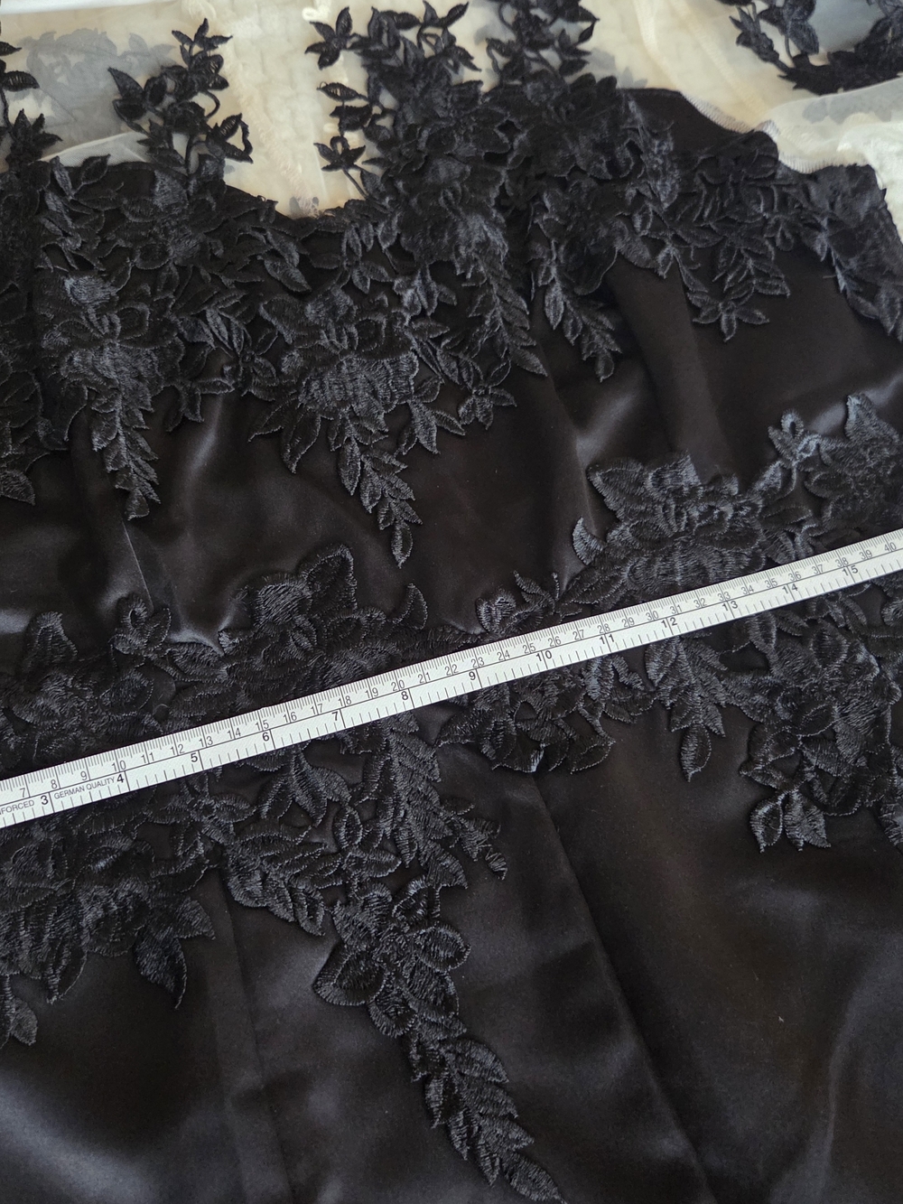 Elegant Black Lace Appliqué Midi Dress - Picture 5 of 12